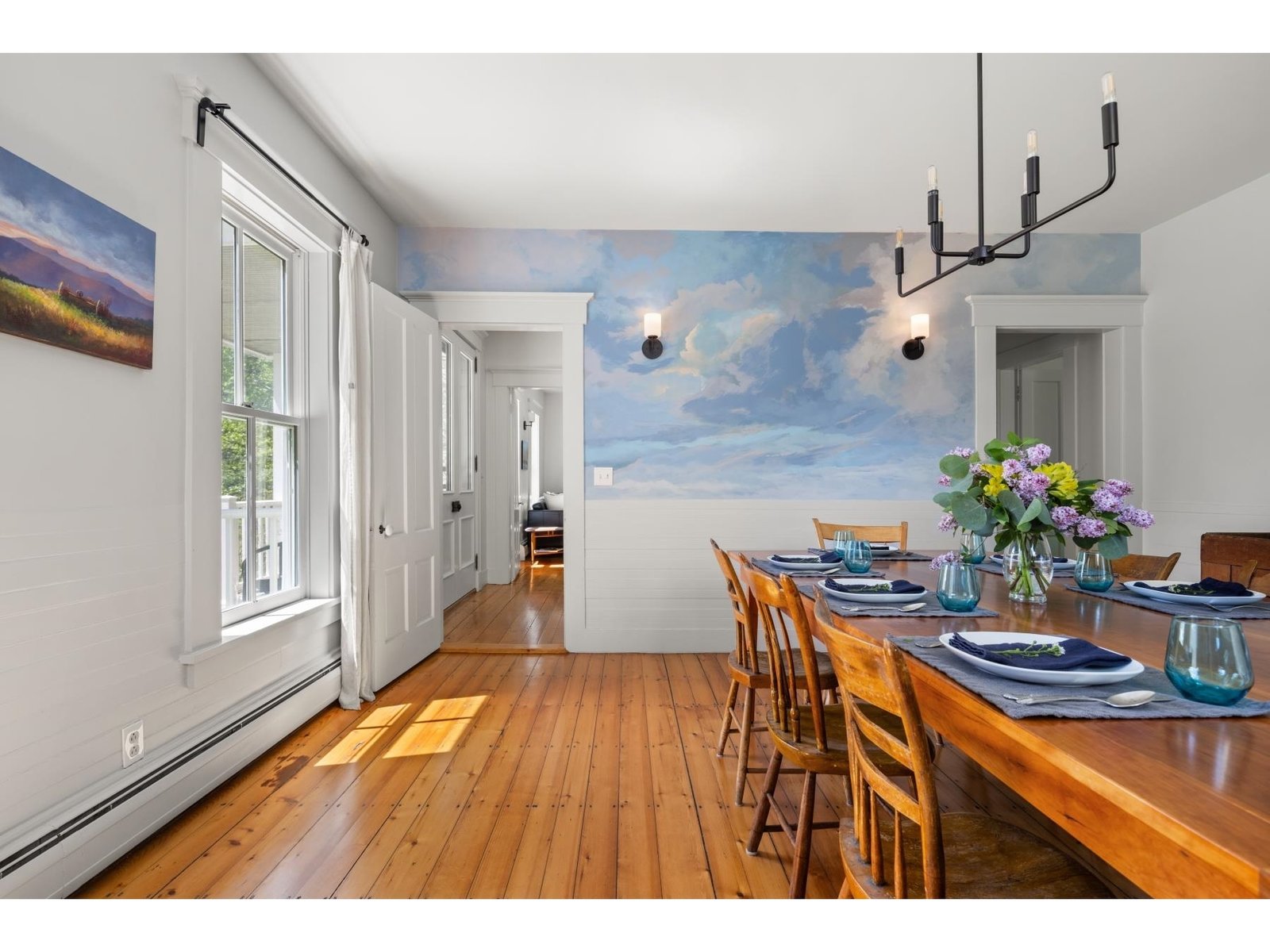 Lots of room to spare in this dining area