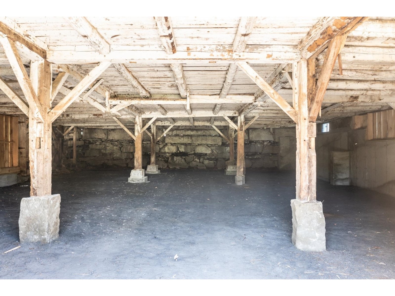 Hmmm, what would you do with this barn?