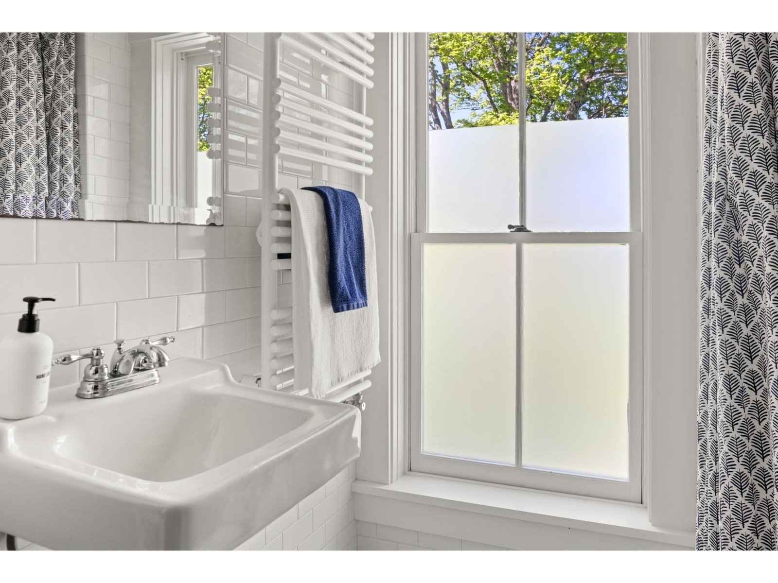 2nd floor - shared 3/4 bathroom