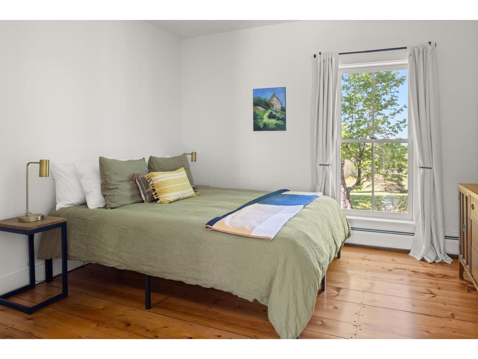 2nd floor - queen bed ensuite next to den/office