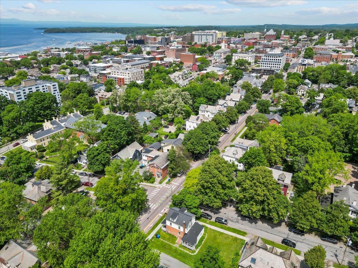 Walking distance to Downtown and UVM