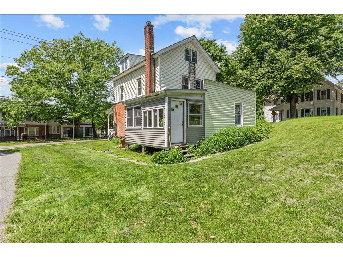 Large side and back yard