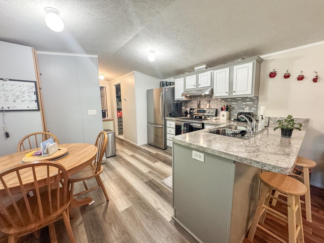 Kitchen with Breakfast Bar