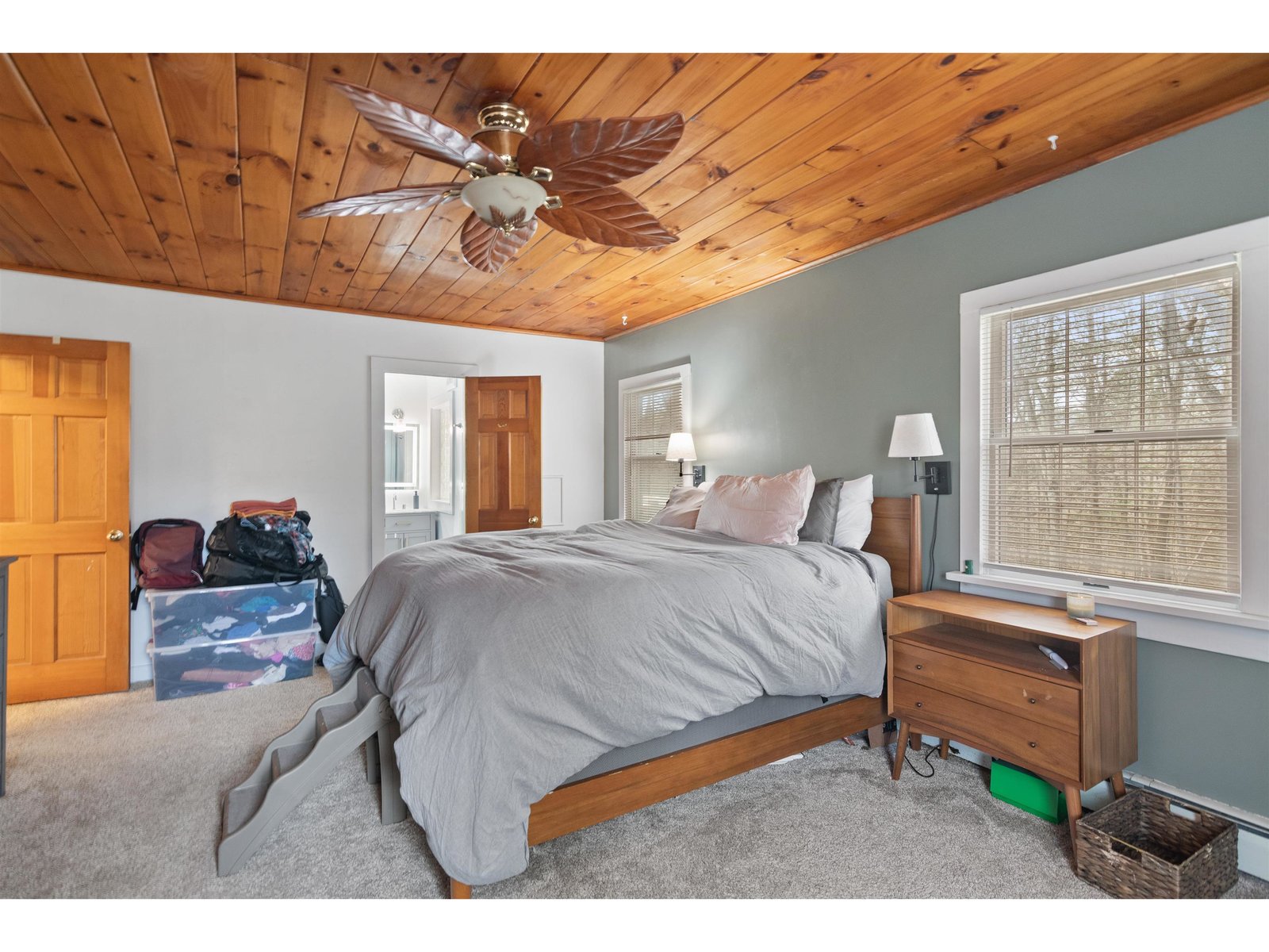 1st floor primary suite