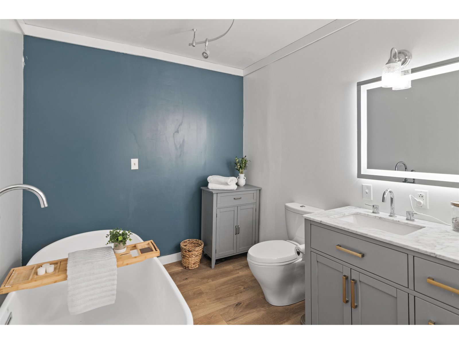Primary On-Suite Bathroom