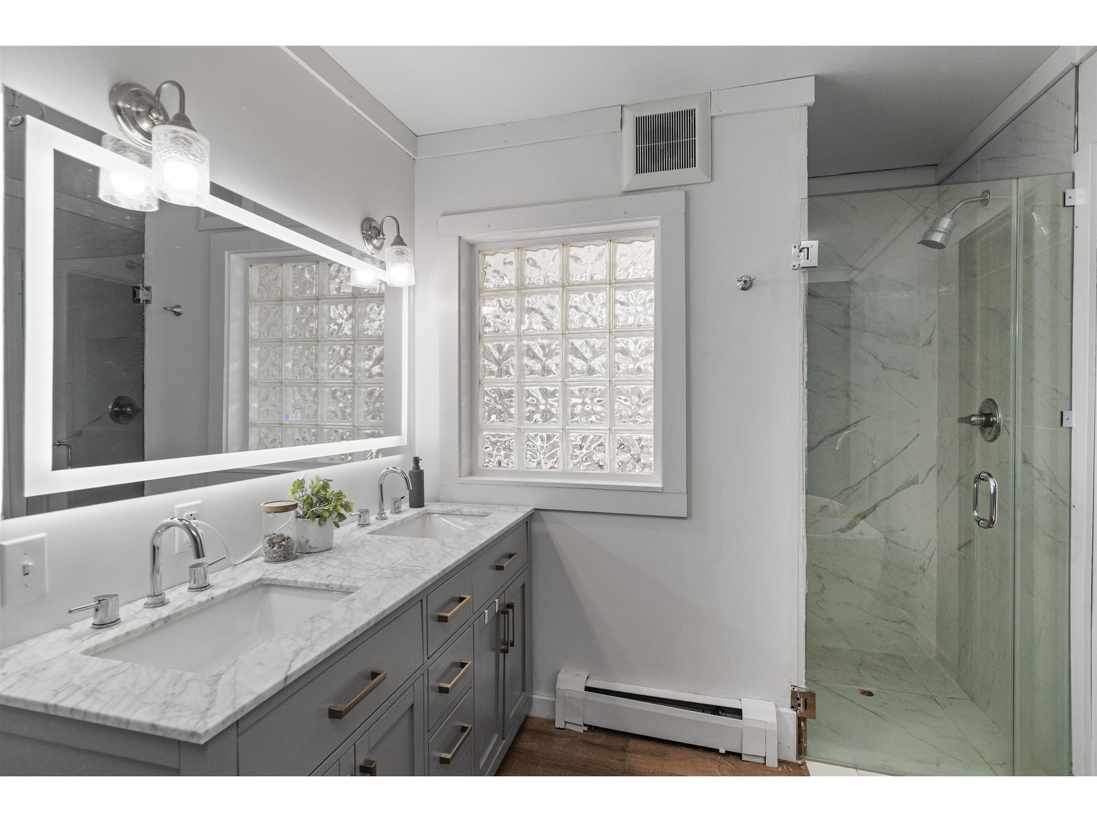 Primary On-Suite Bathroom