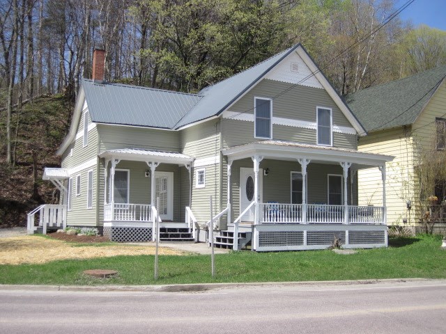 276 Lower Main East