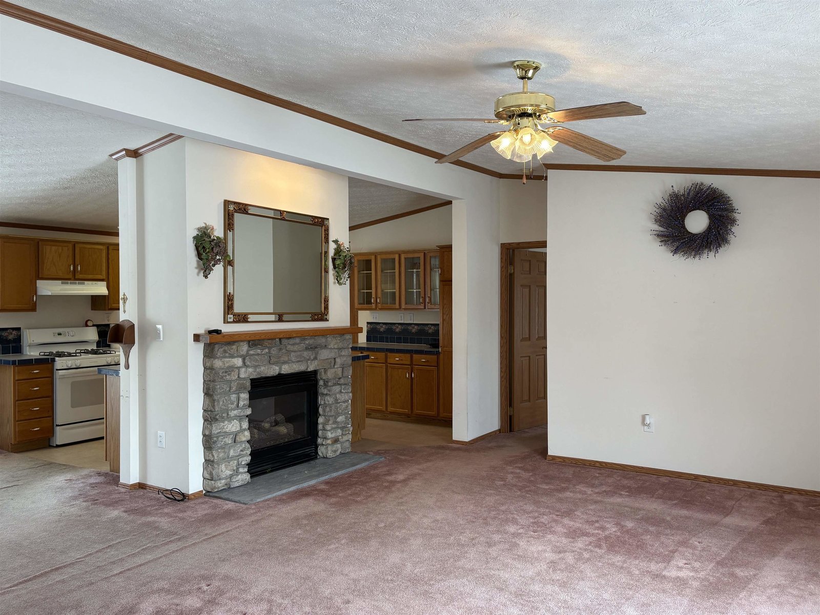 2760 Lakeview Drive