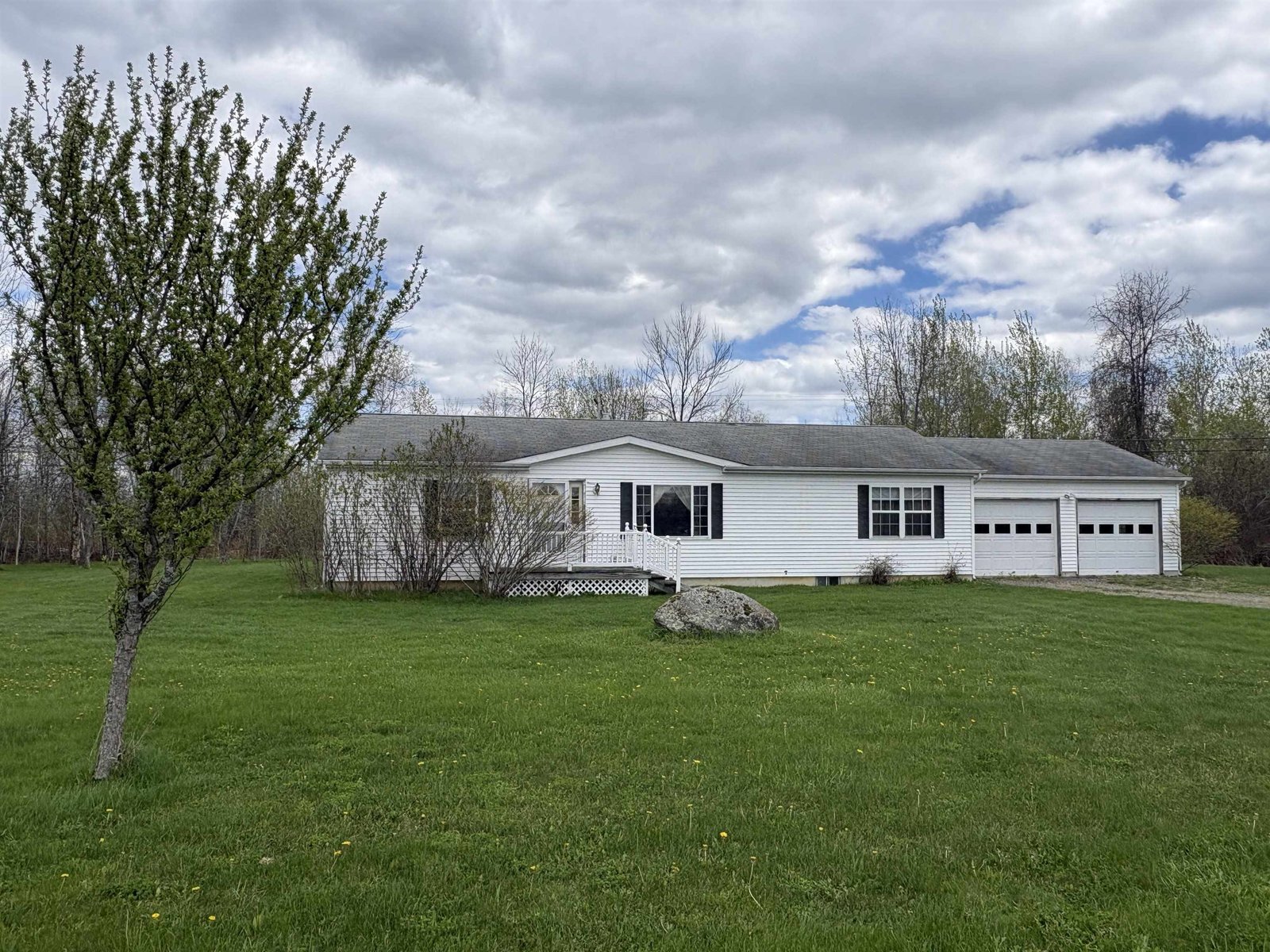 2760 Lakeview Drive
