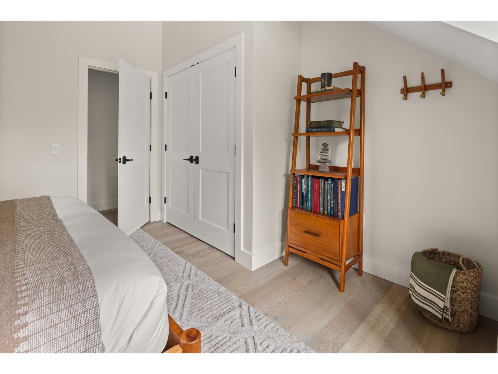 Guest bedroom 2
