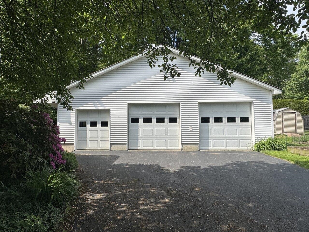 2.5-Car Garage with Storage