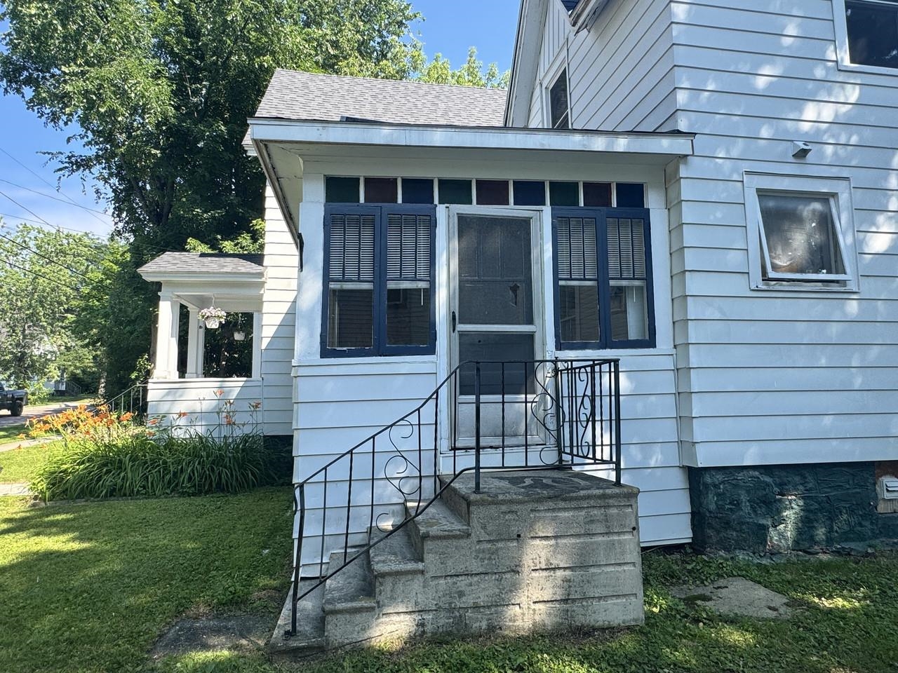 Enclosed porch entry