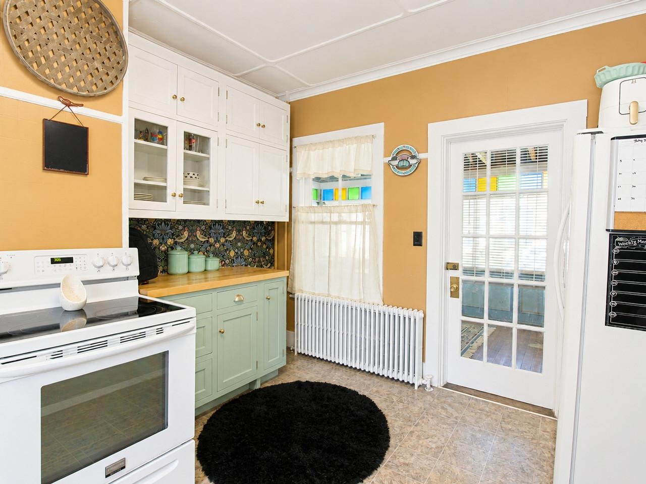 Light-filled kitchen layout