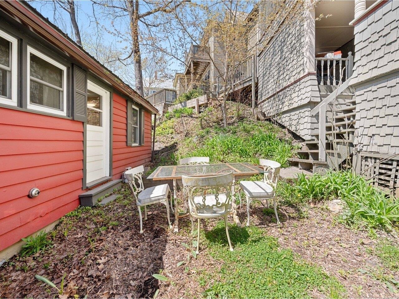 Outdoor Dining/Garden Space