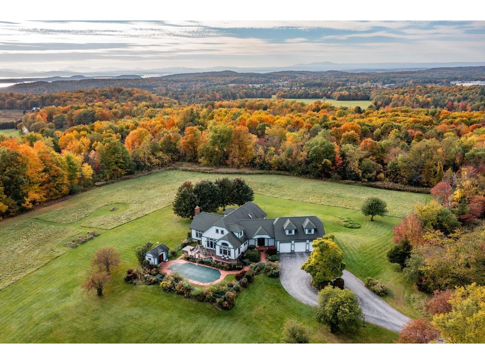 28 Tuckaway Pond Lane