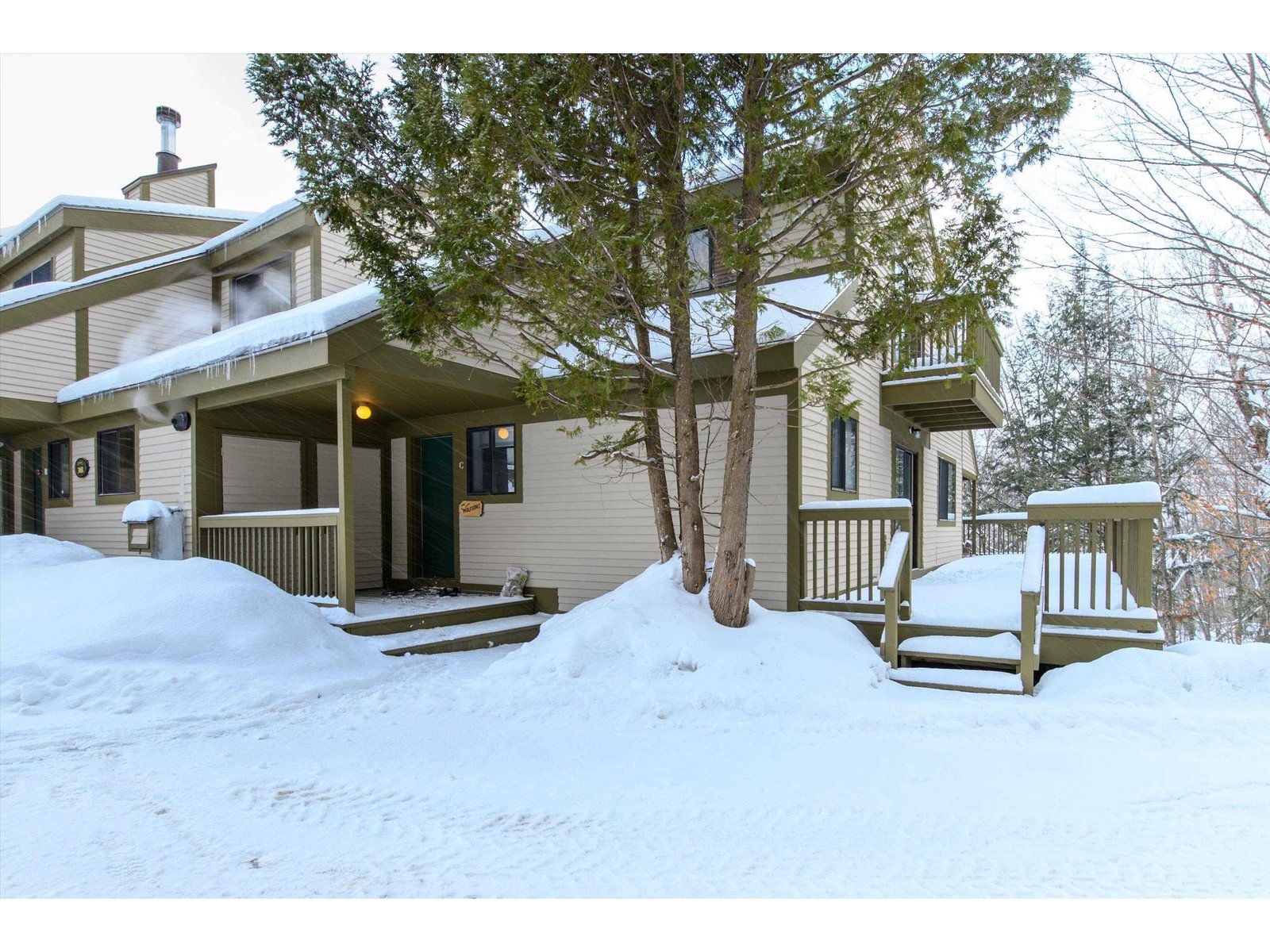 Wonderful end location in private setting