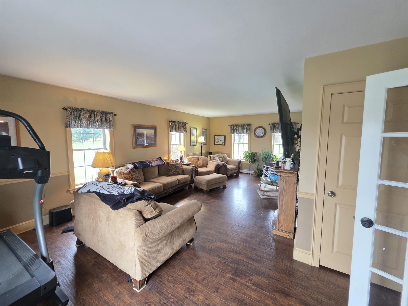 Living room first level