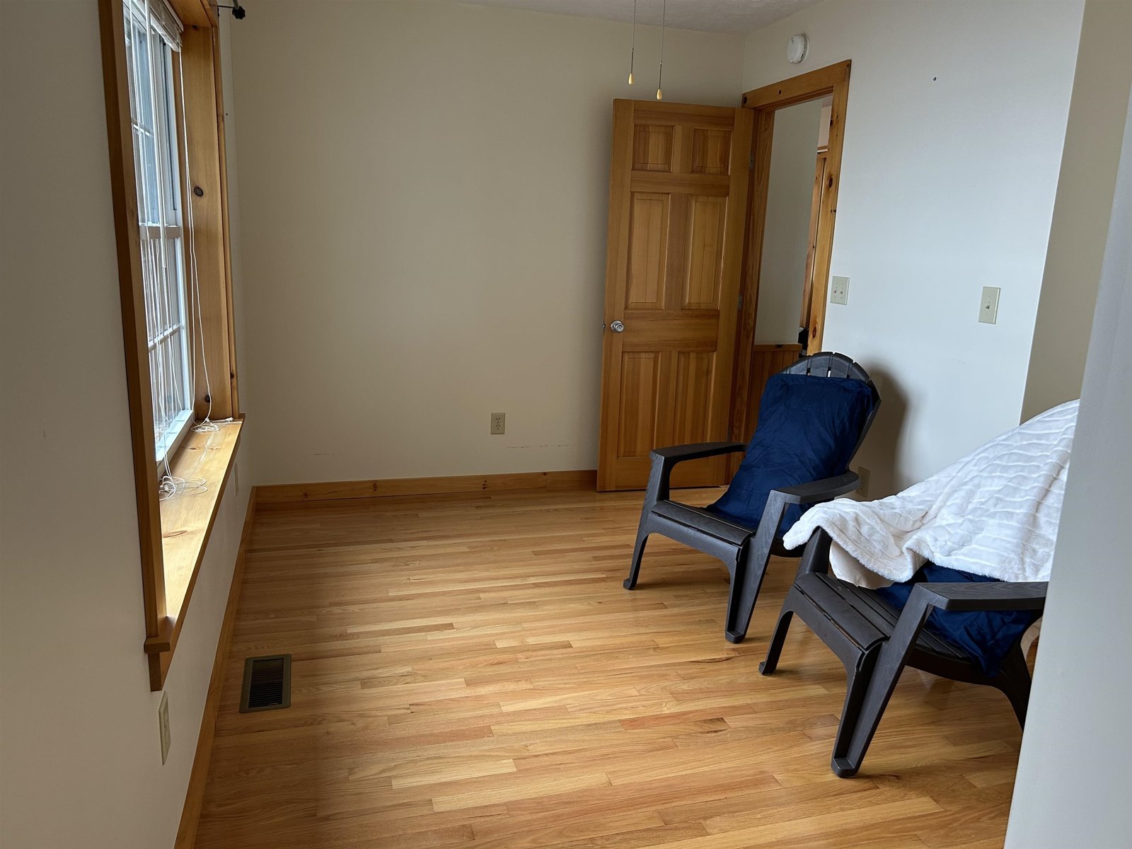 Hardwood throughout 1st floor.
