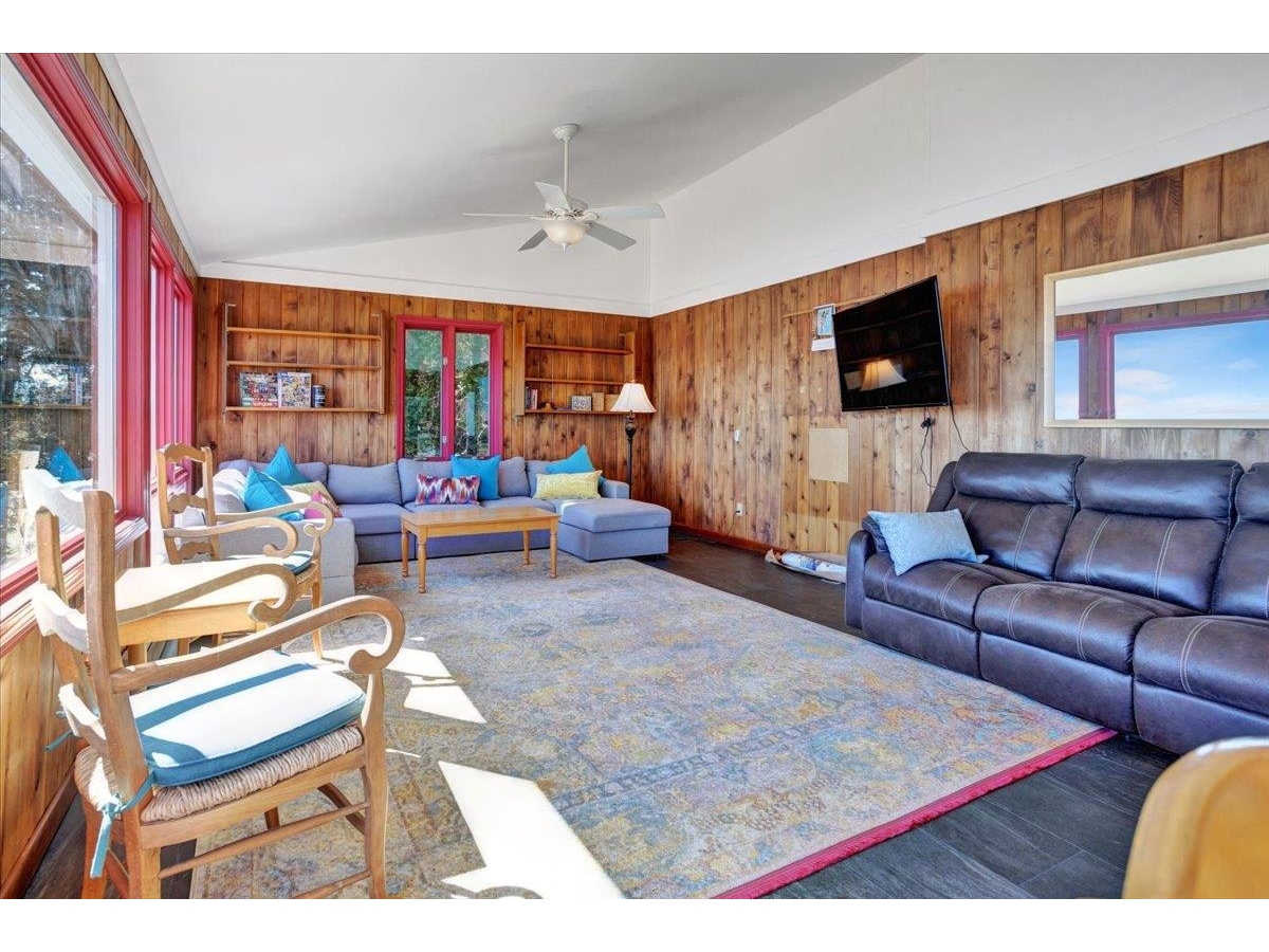Floor to ceiling windows capture all your surroundings!