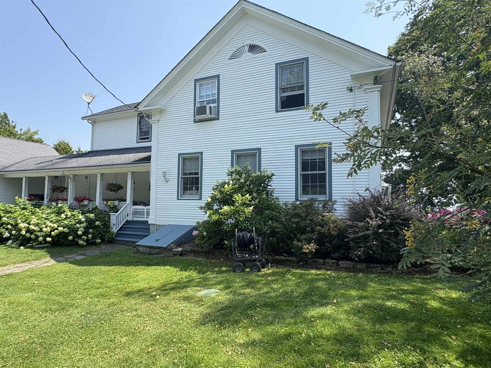 283 North End Road East