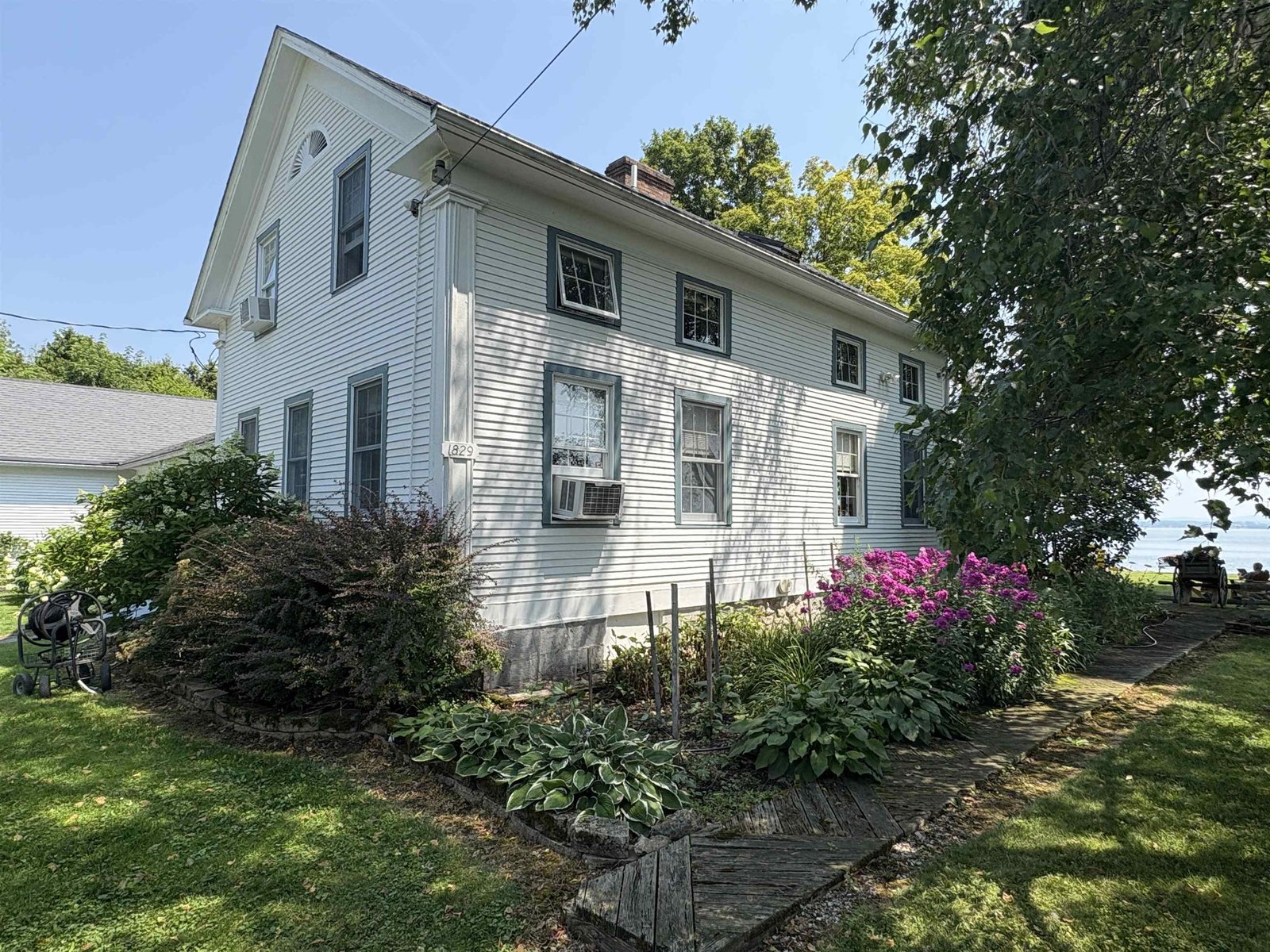 283 North End Road East