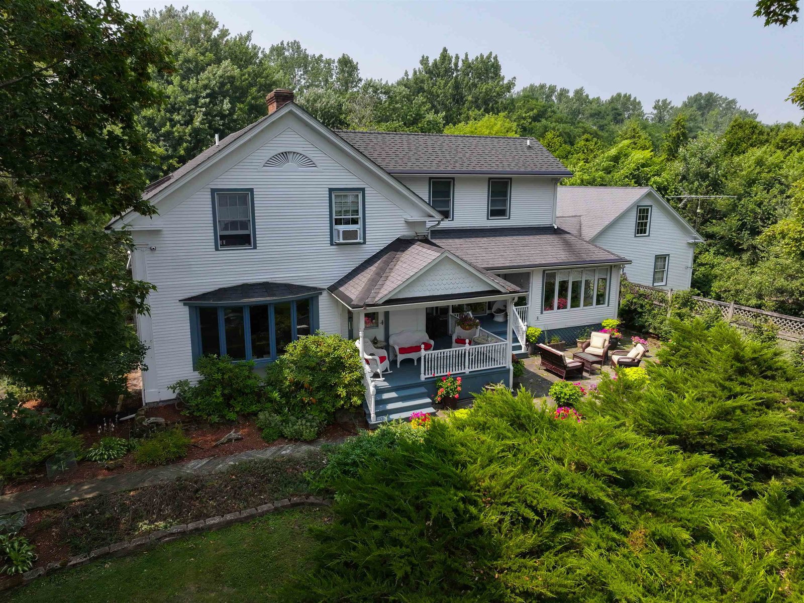 283 North End Road East