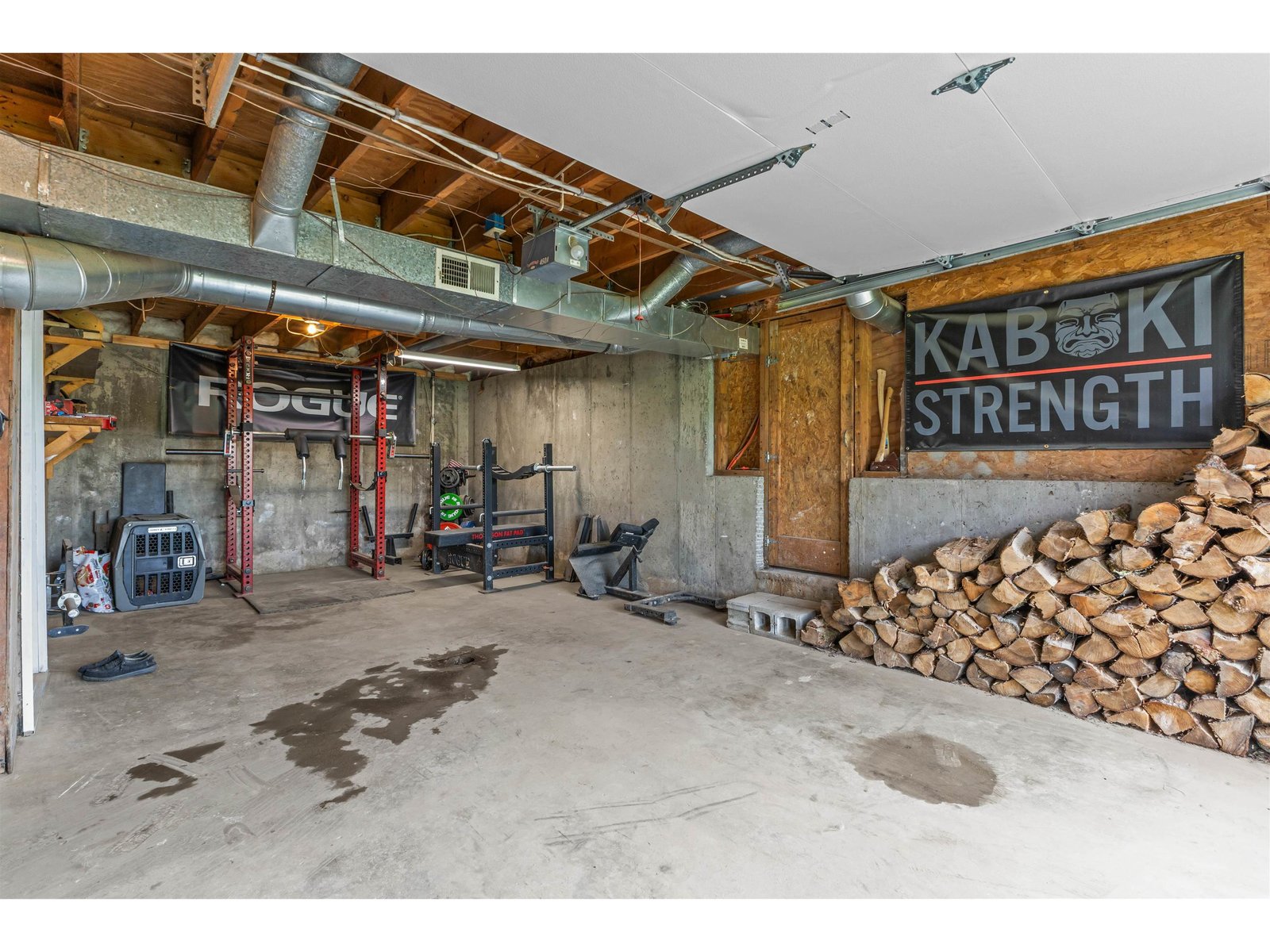 1 bay built in garage for each side.