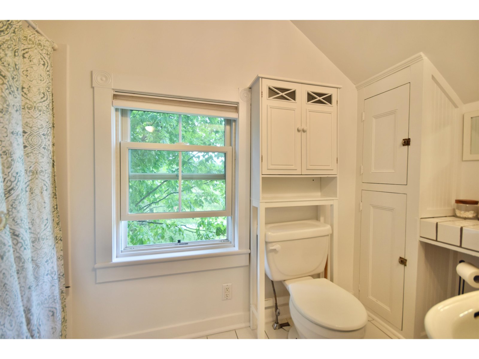 2nd Floor Bathroom