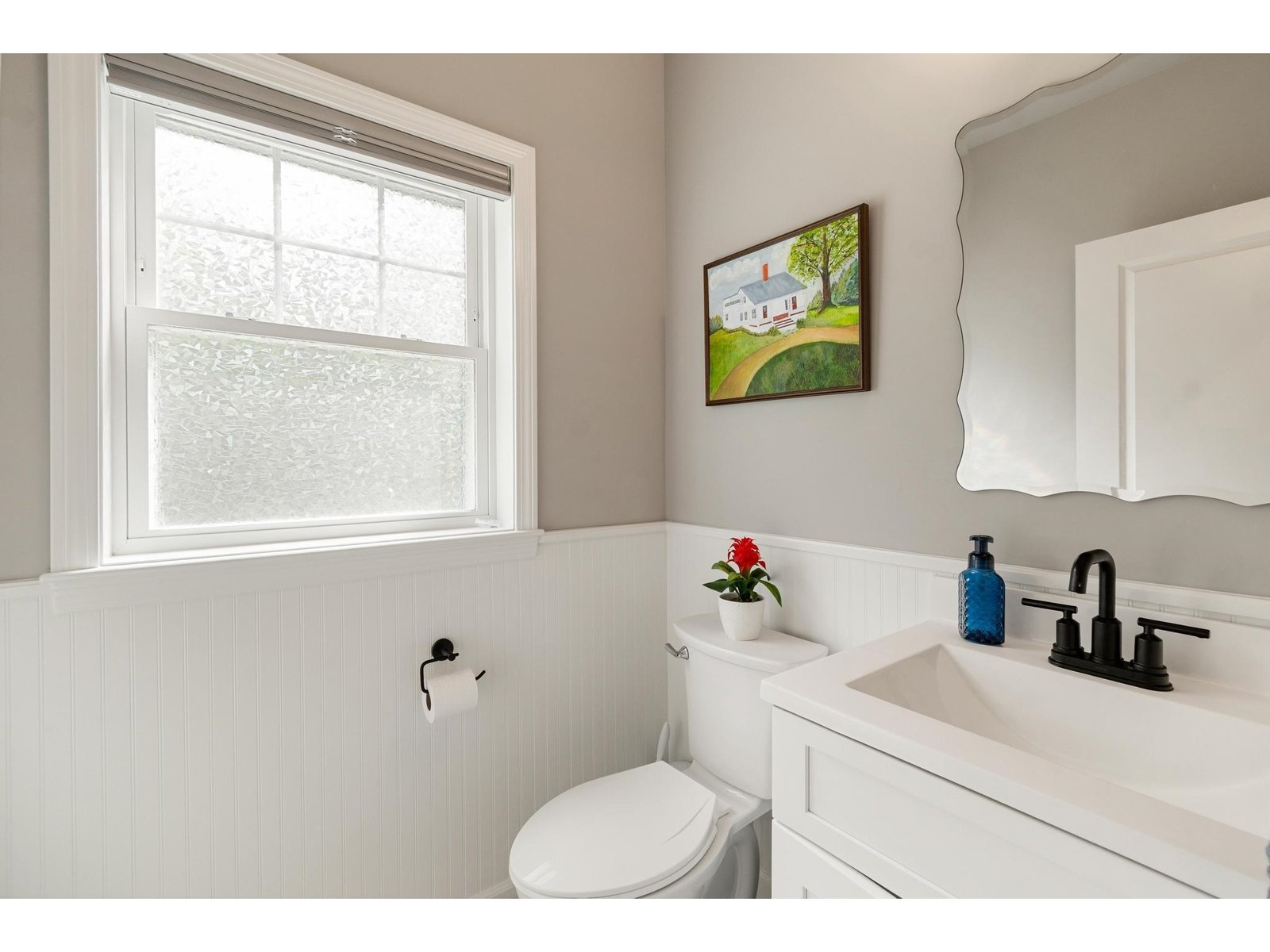 1st Floor 1/2 Bathroom