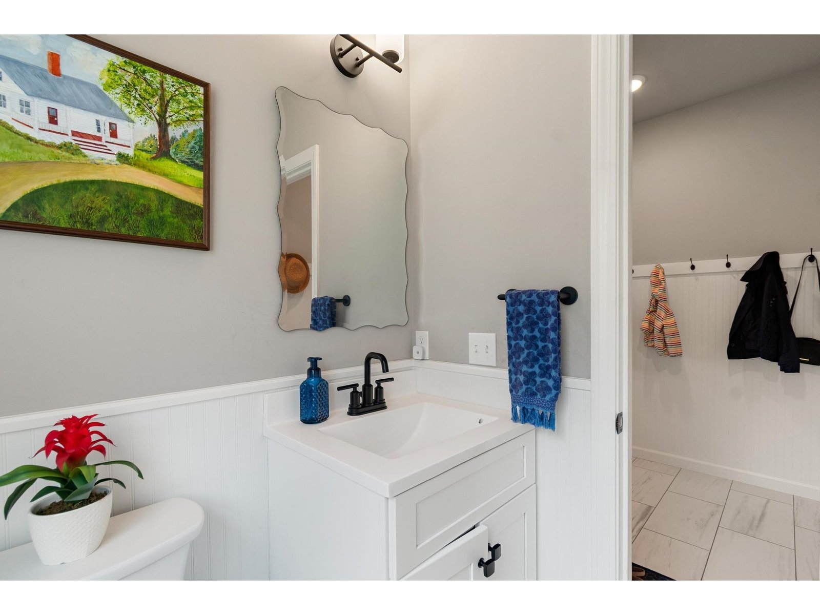 1st Floor 1/2 Bathroom