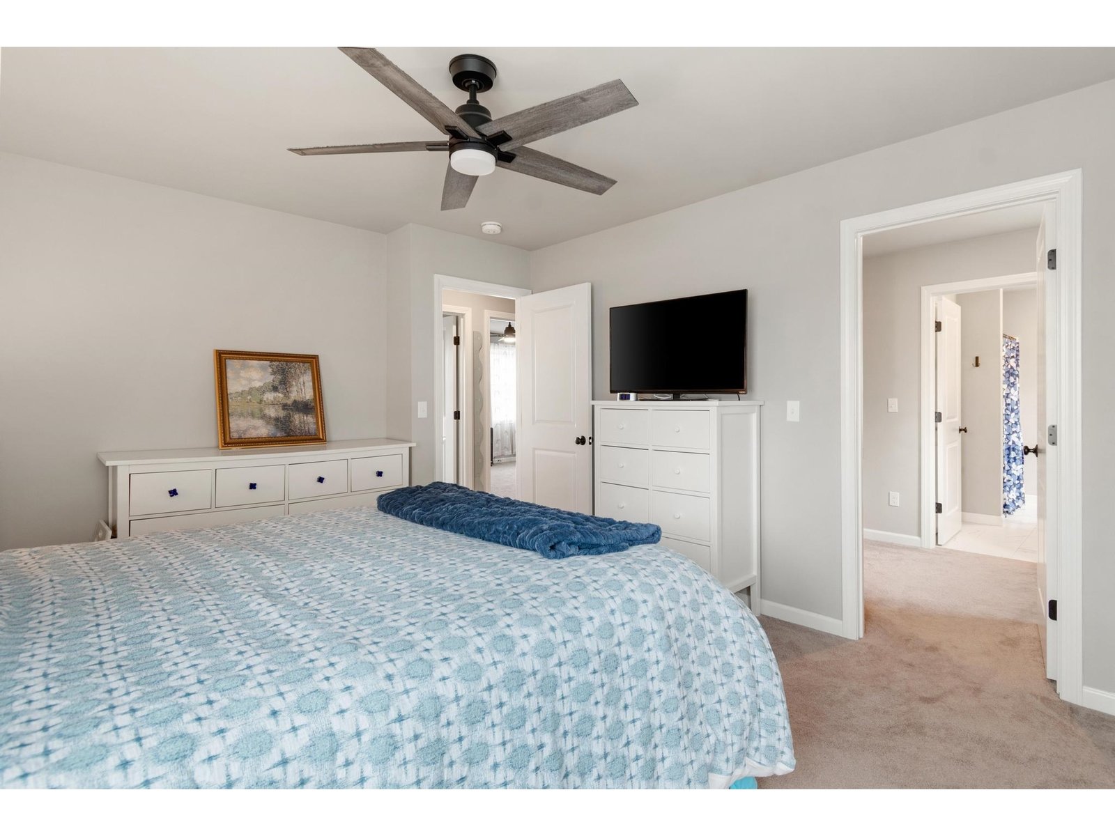 2nd Floor: Primary Bedroom