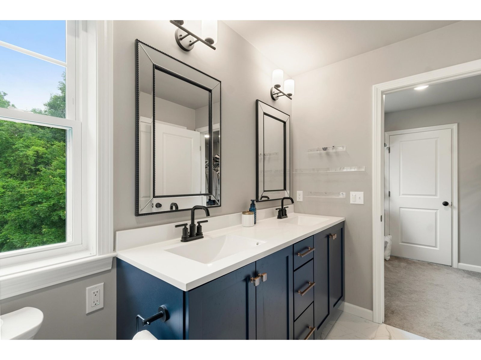 2nd Floor: Primary Ensuite Full Bathroom