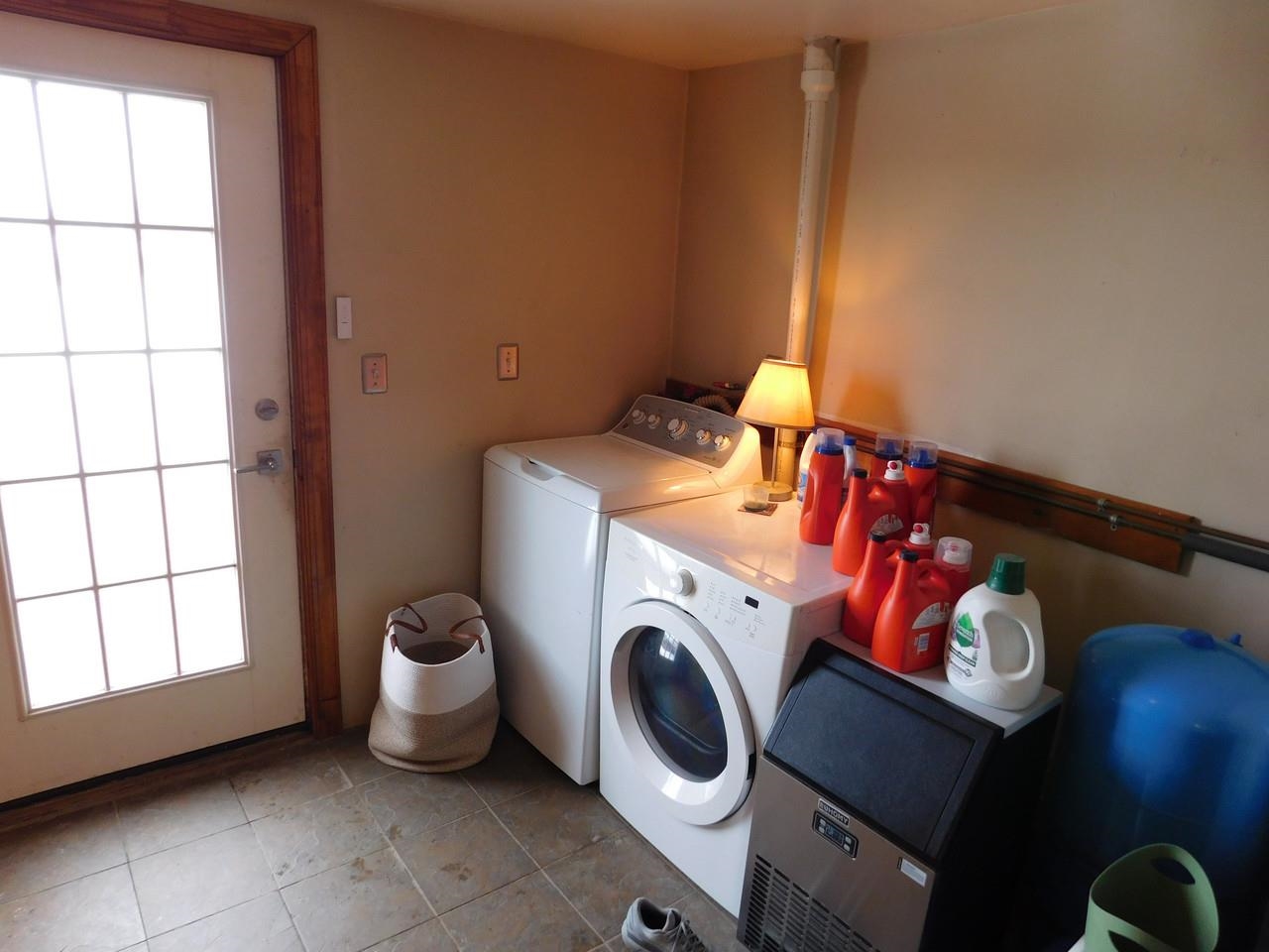 Entry with Laundry Zone
