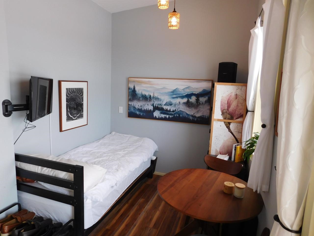 Bed/Office Space