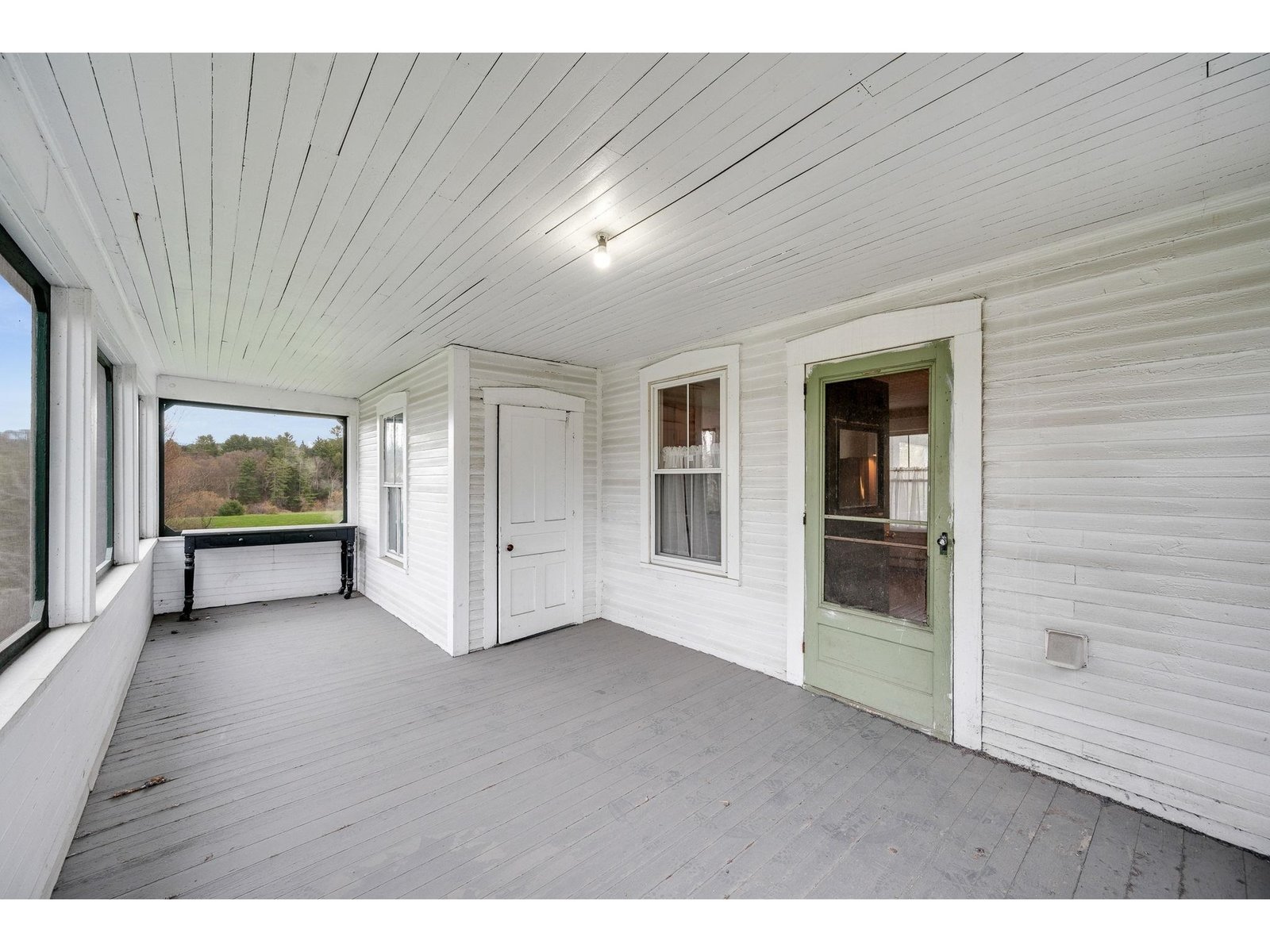 Screened in porch off kitchen