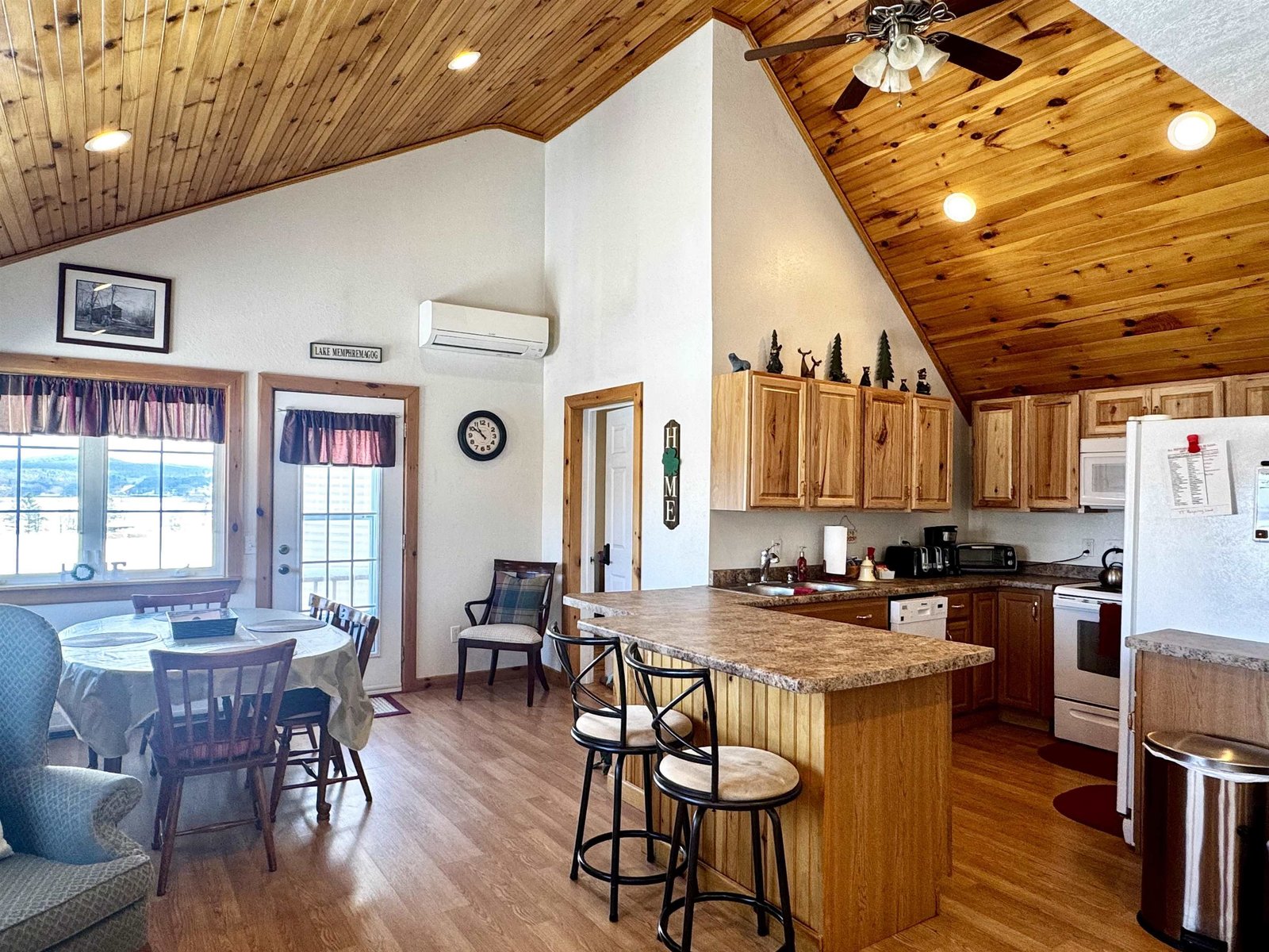 Suite 2 - Dining/Kitchen