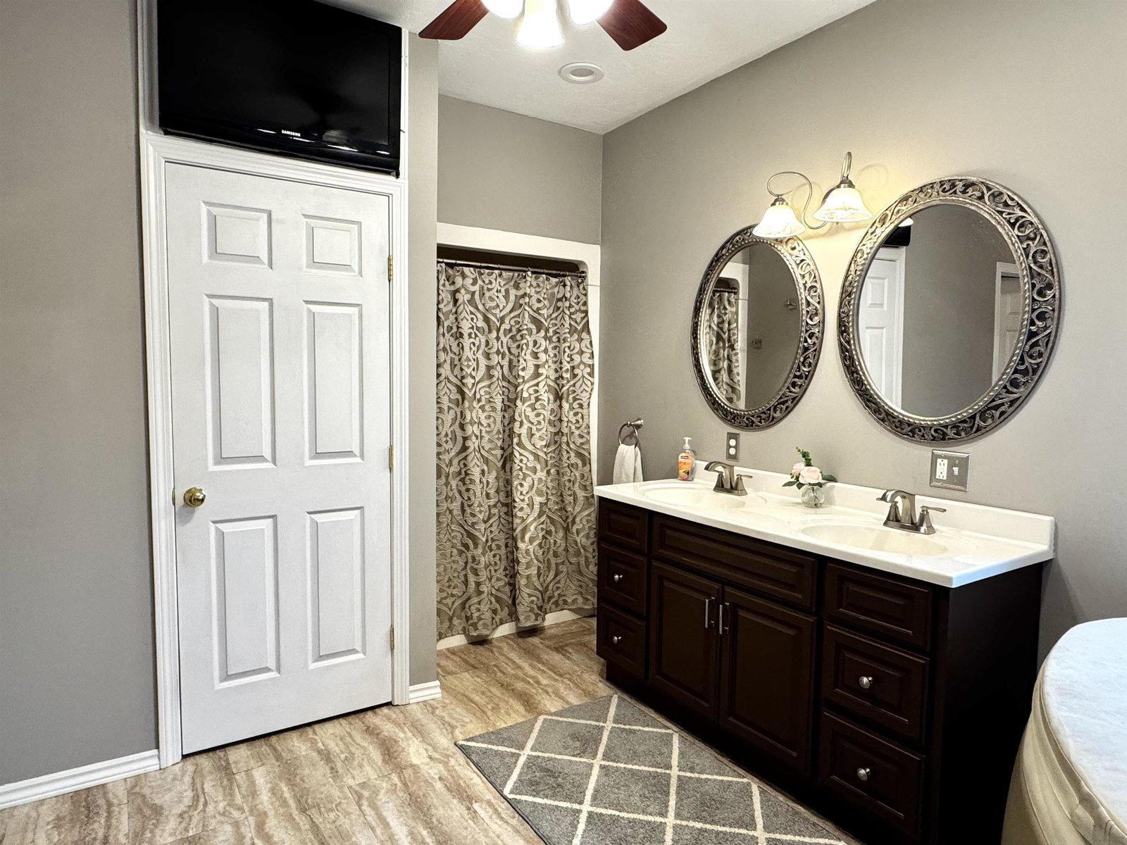 Main Quarters - Bathroom