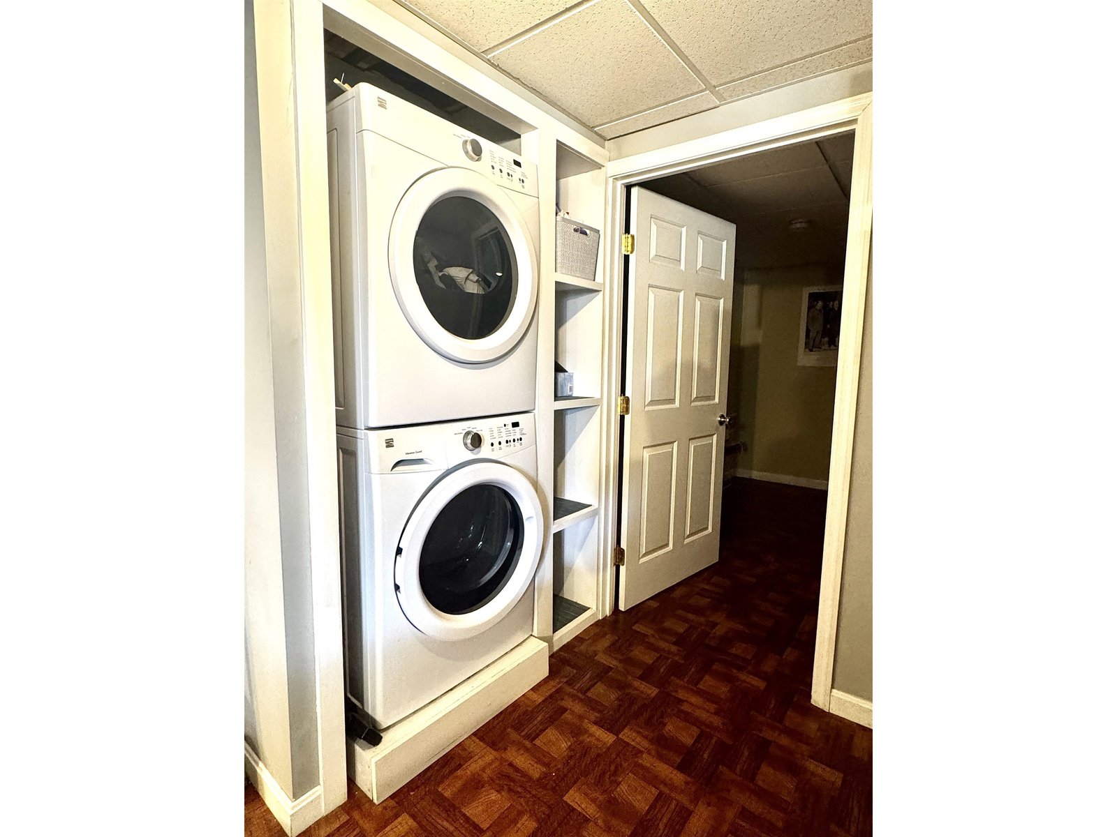 Suite 3 - Laundry