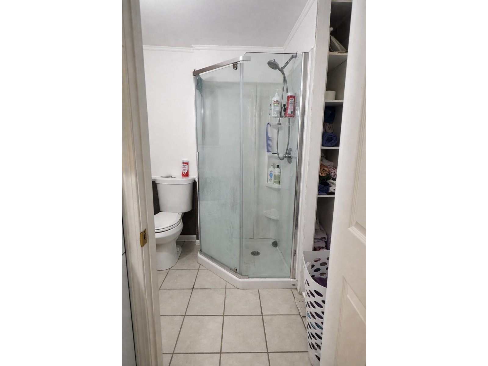 Suite 4 - Bathroom