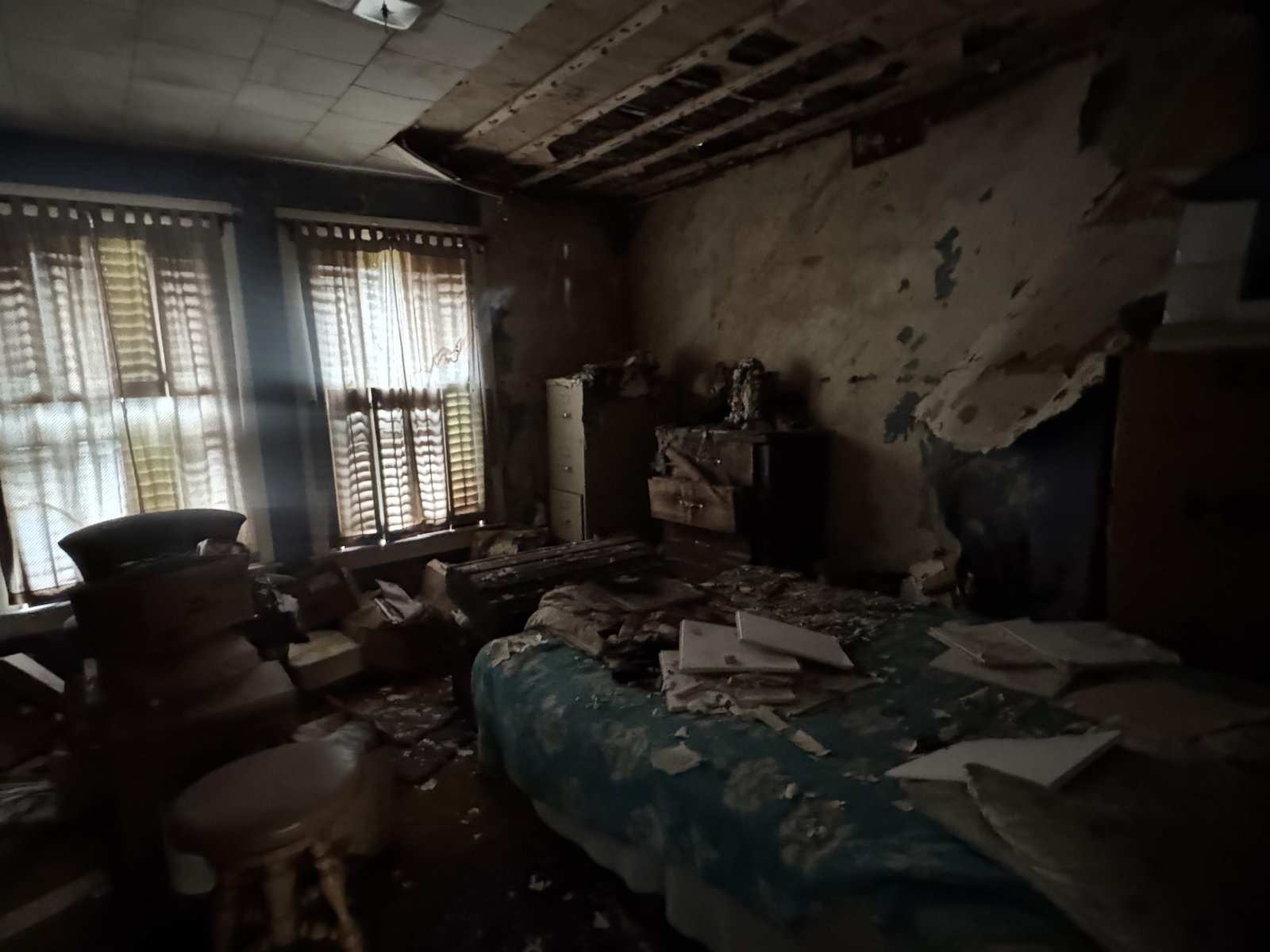 UPSTAIRS MAIN BEDROOM - DO NOT ENTER (floor may be unstable)