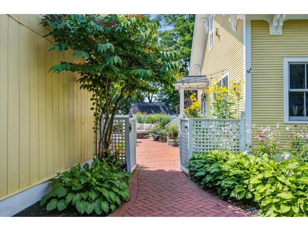 29 Maple Street