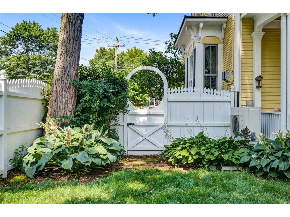 29 Maple Street