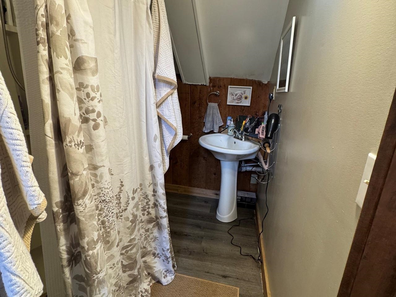 3/4 Bath in Studio
