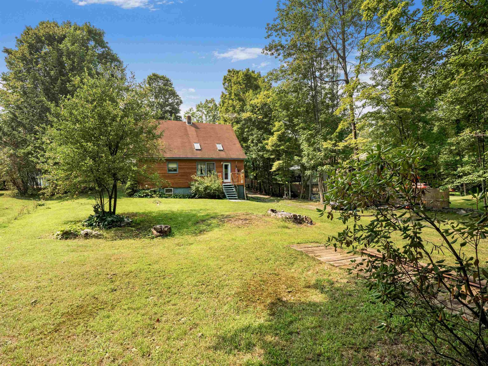 292 Ledgemere Point