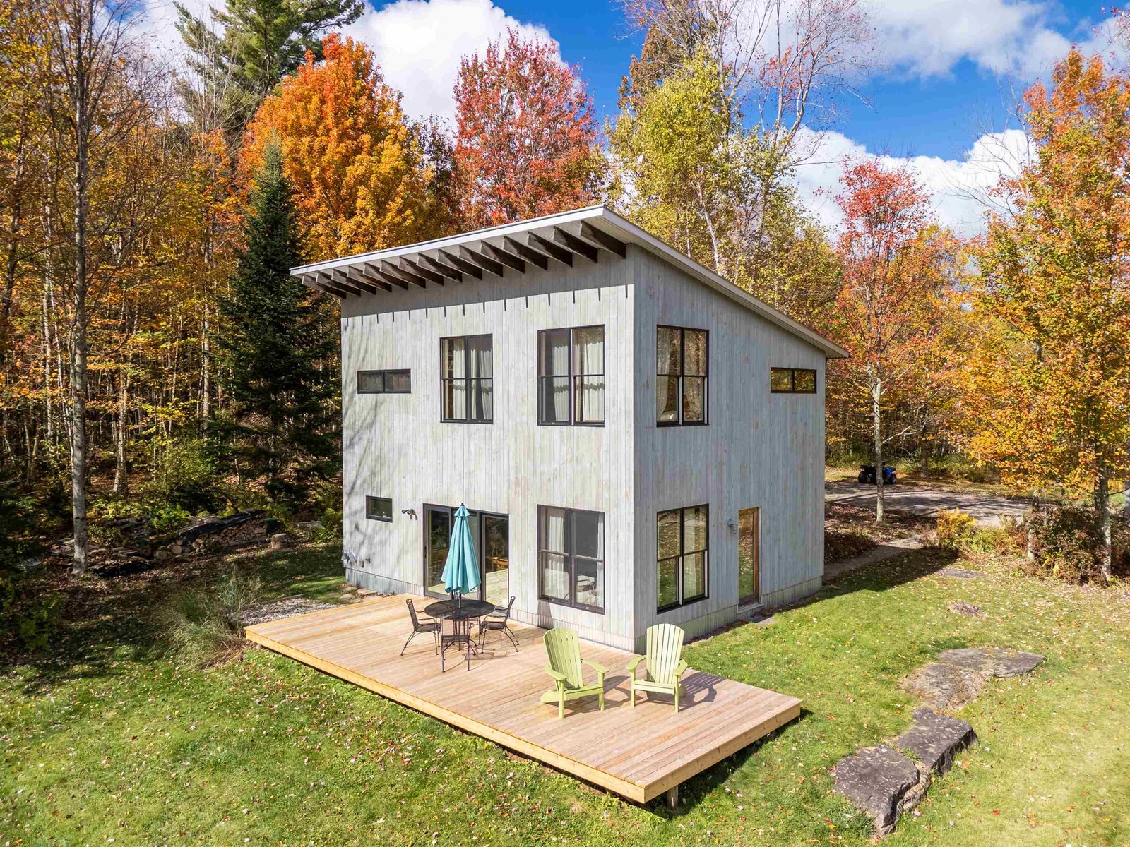 296 West Hill Road, Lincoln