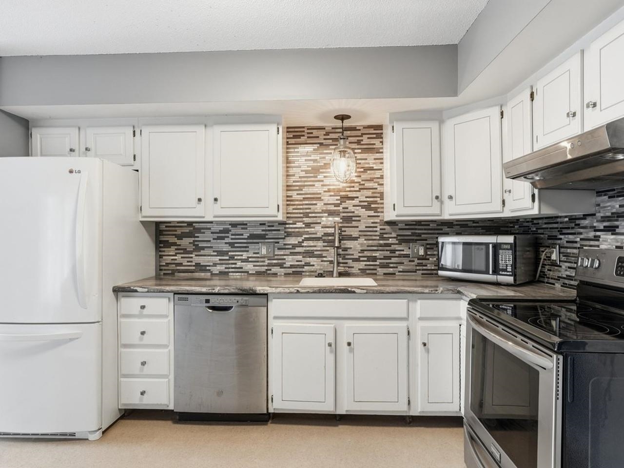 Nice stainless appliances!