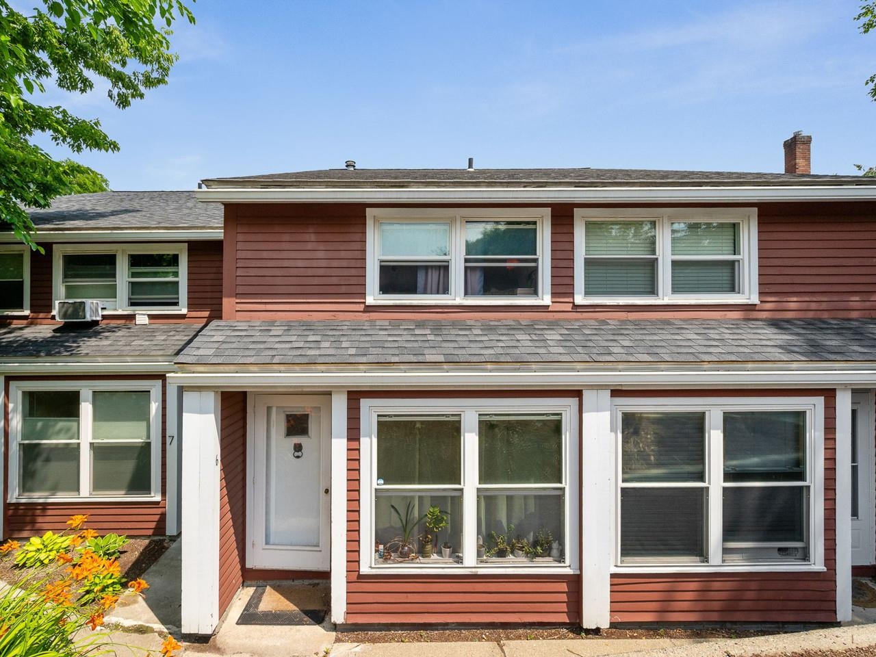 297 College Street, Unit 6C