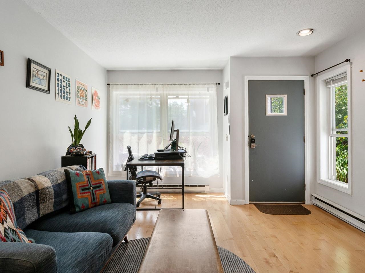 Living Space/Entrance