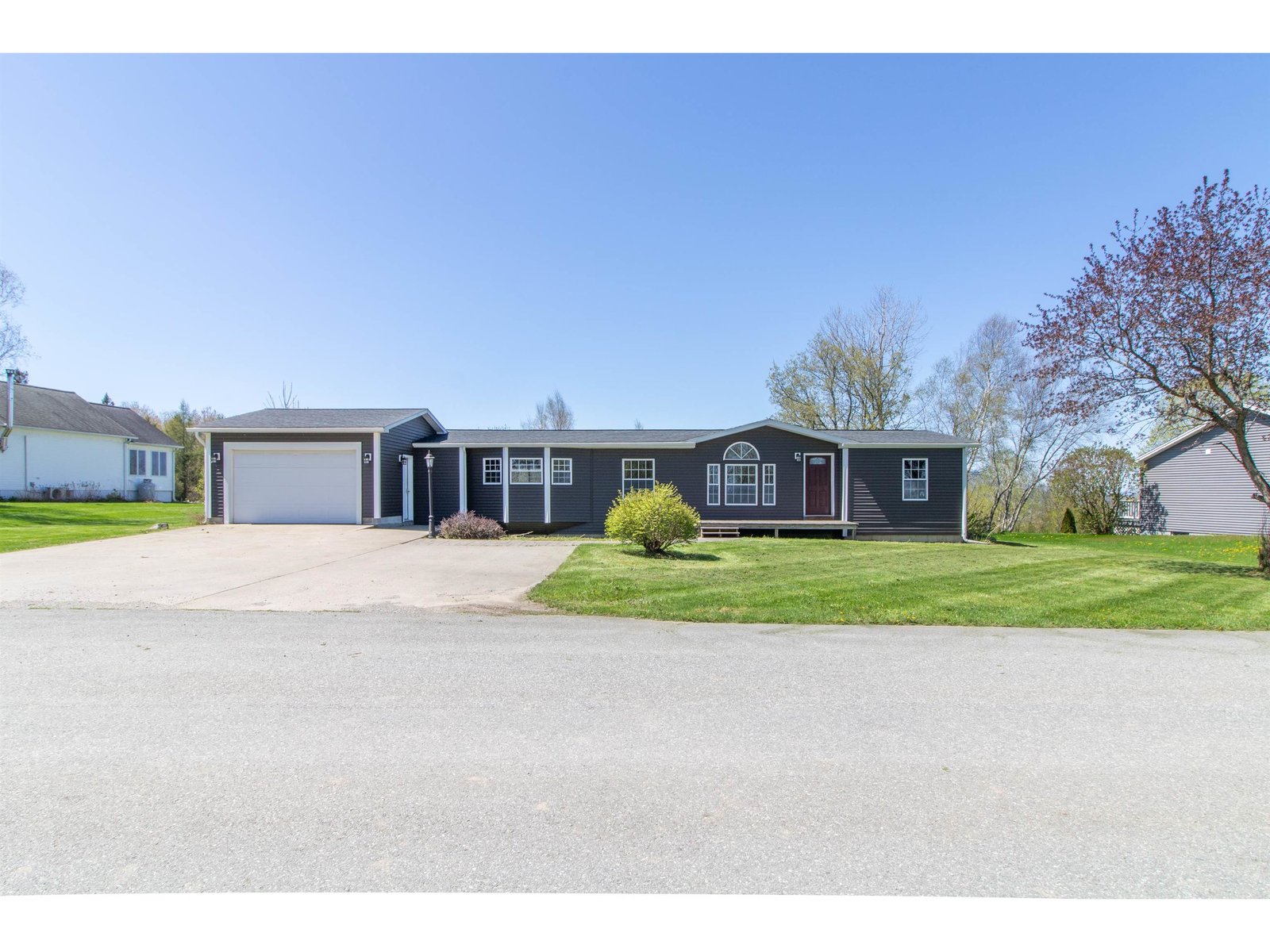 298 Memphremagog Views, Newport City
