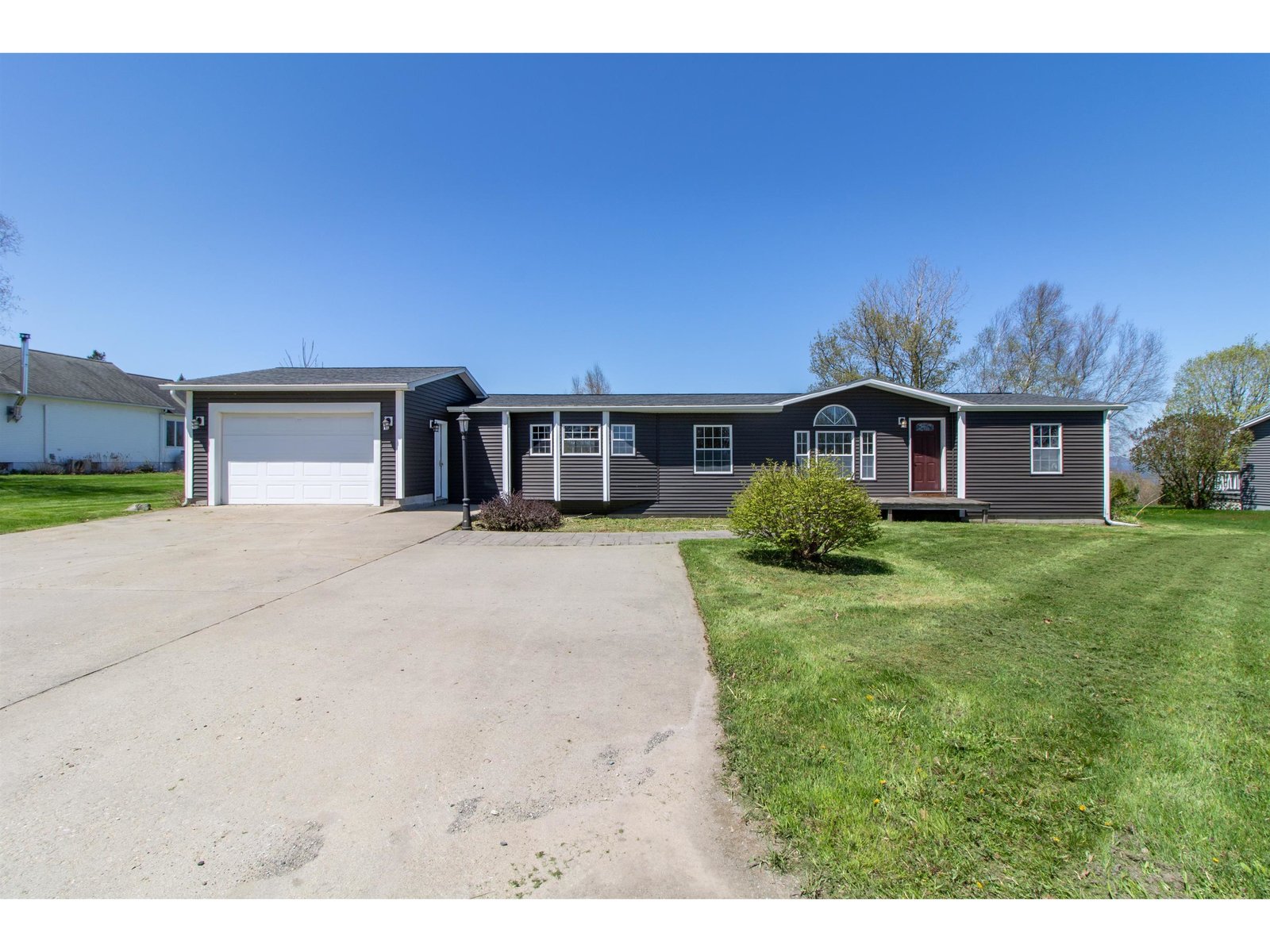 298 Memphremagog Views